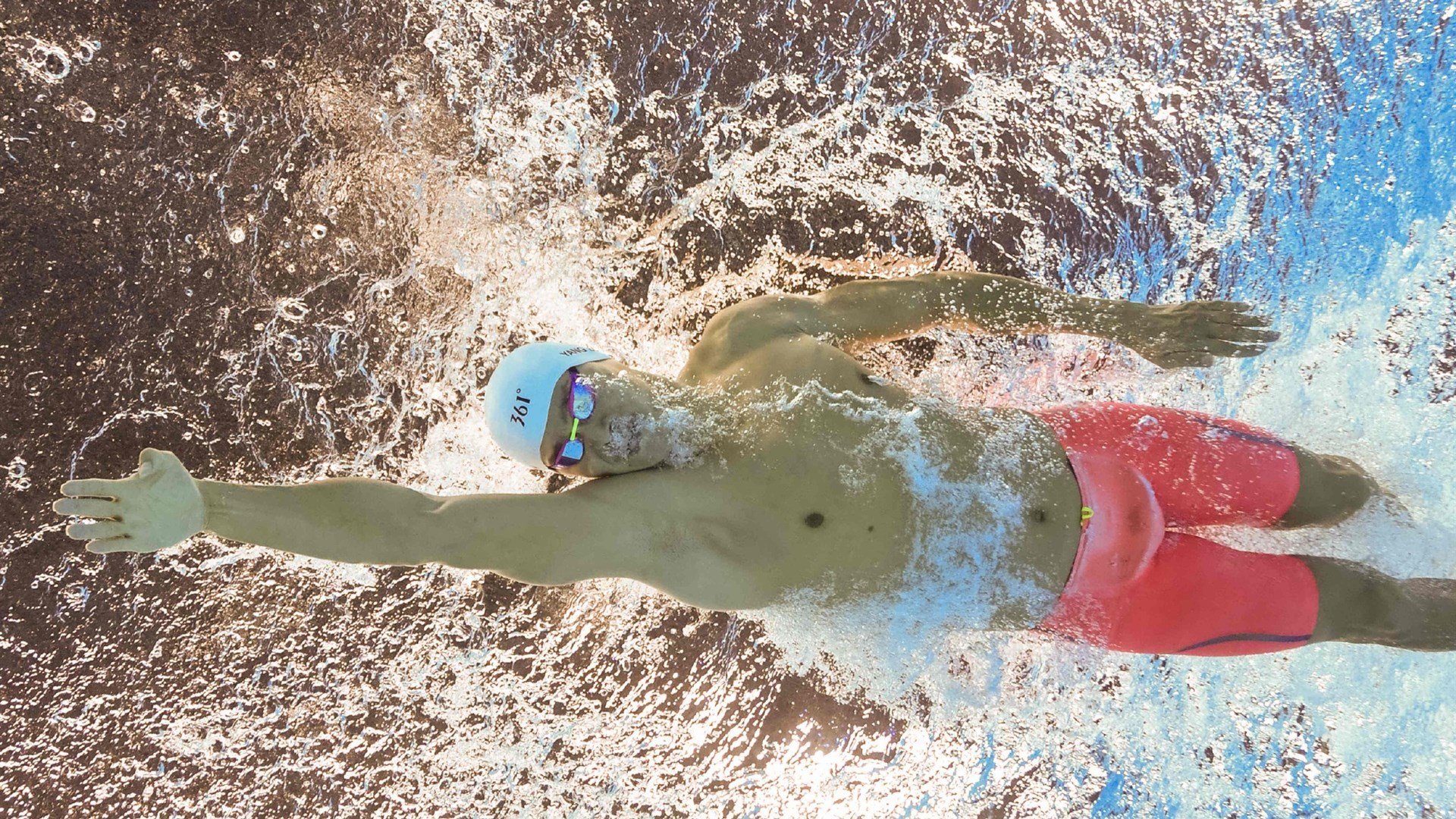 《Faker谈比赛经验：从新人到千万观众焦点》，faker接受采访